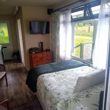 Peaceful Ensuite Lakeside Cabin 'Tench' Hadlow Down Extérieur photo