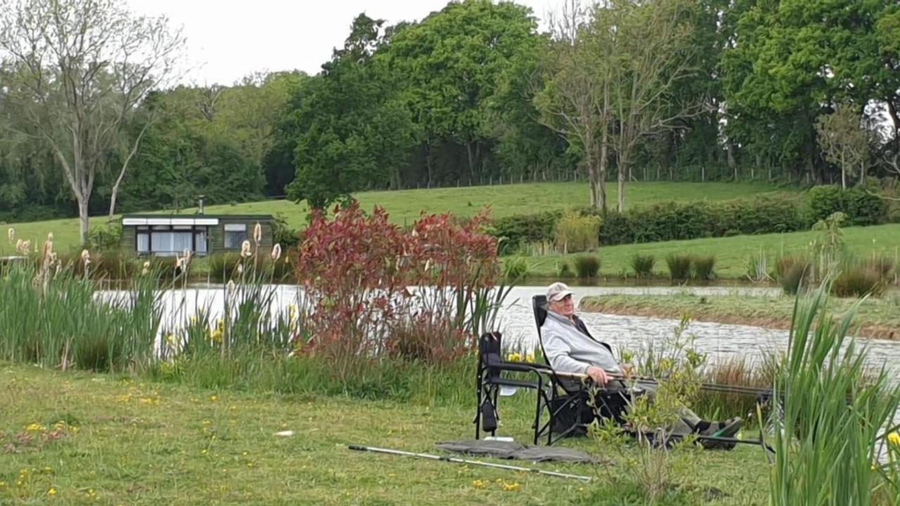 Peaceful Ensuite Lakeside 'tench'